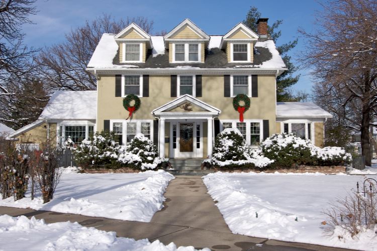 buying a house in winter